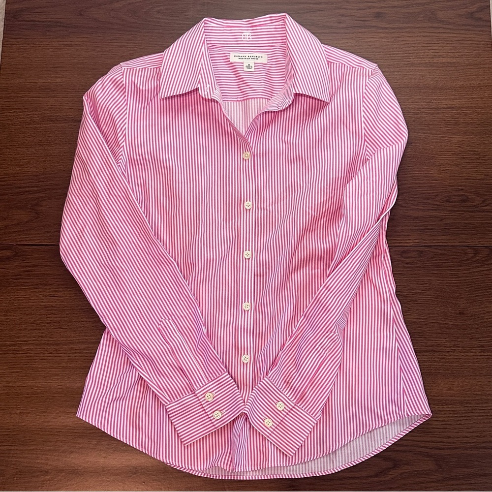 Banana Republic pink pinstripe women’s “Non-iron fitted” button down 100%cotton